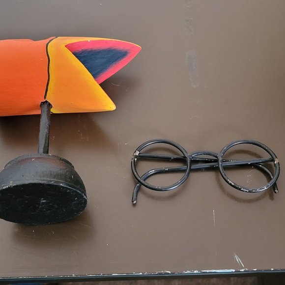 Wooden Duck Bill Eye Glass Holder Display Unique Different Cute Decorative - Picture 6 of 7